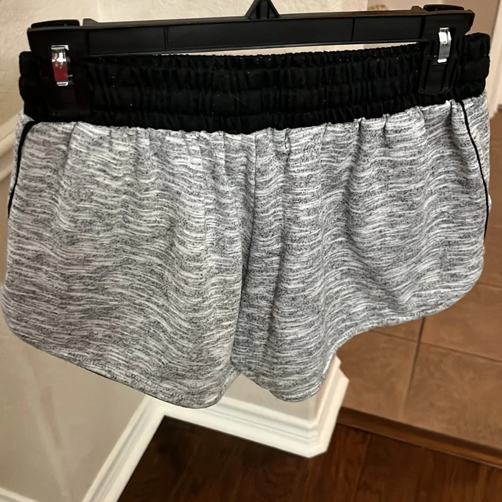 Roma Concept black and gray shorts Size M